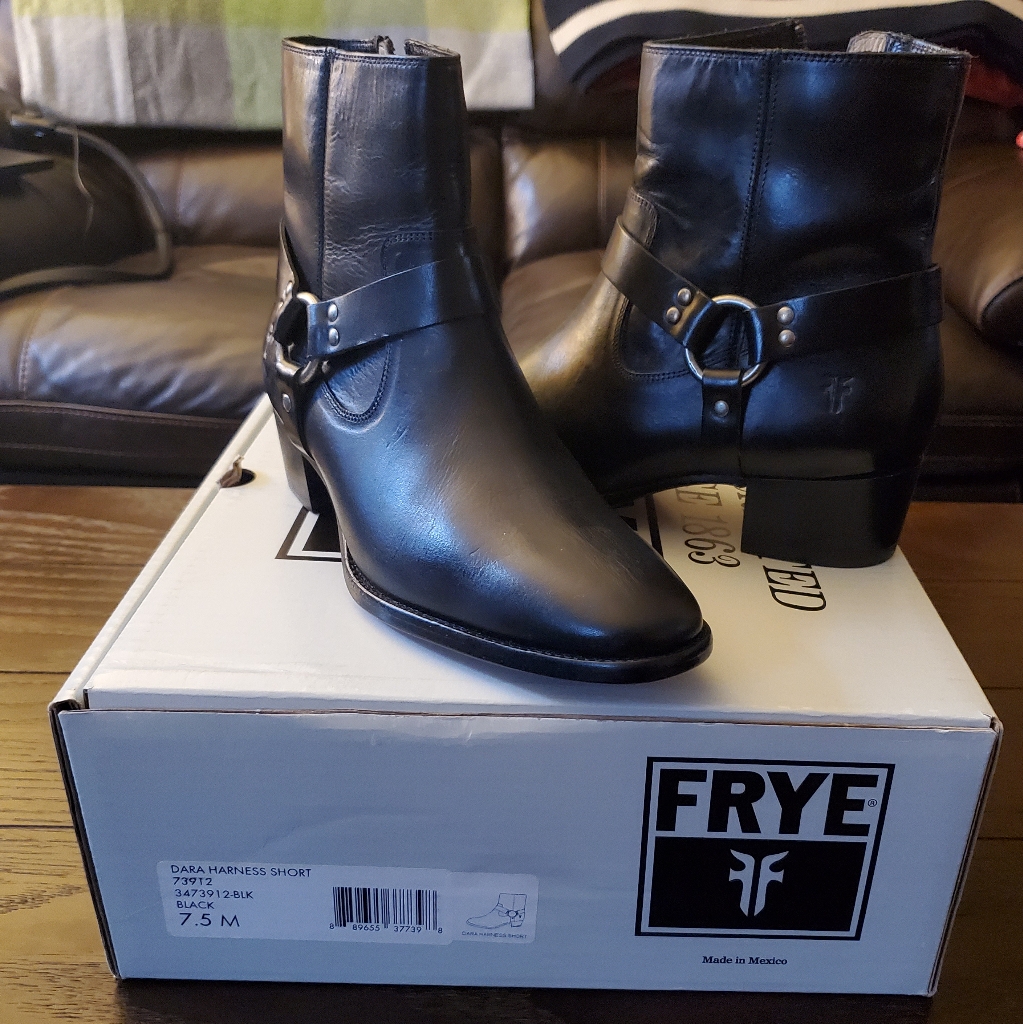 Frye Dara Harness Short Size 7.5